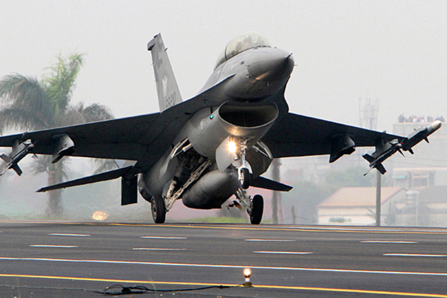 Trong tương lai, khi được nhận thêm 70 chiến đấu cơ F-16V theo hợp đồng mua sắp mà Đài Loan vừa ký kết với Mỹ, số lượng tiêm kích F-16 của quốc gia này sẽ lên tới 250 chiếc - đủ lớn để đe doạ bất cứ lực lượng không quân nào trong khu vực. Nguồn ảnh: BI.