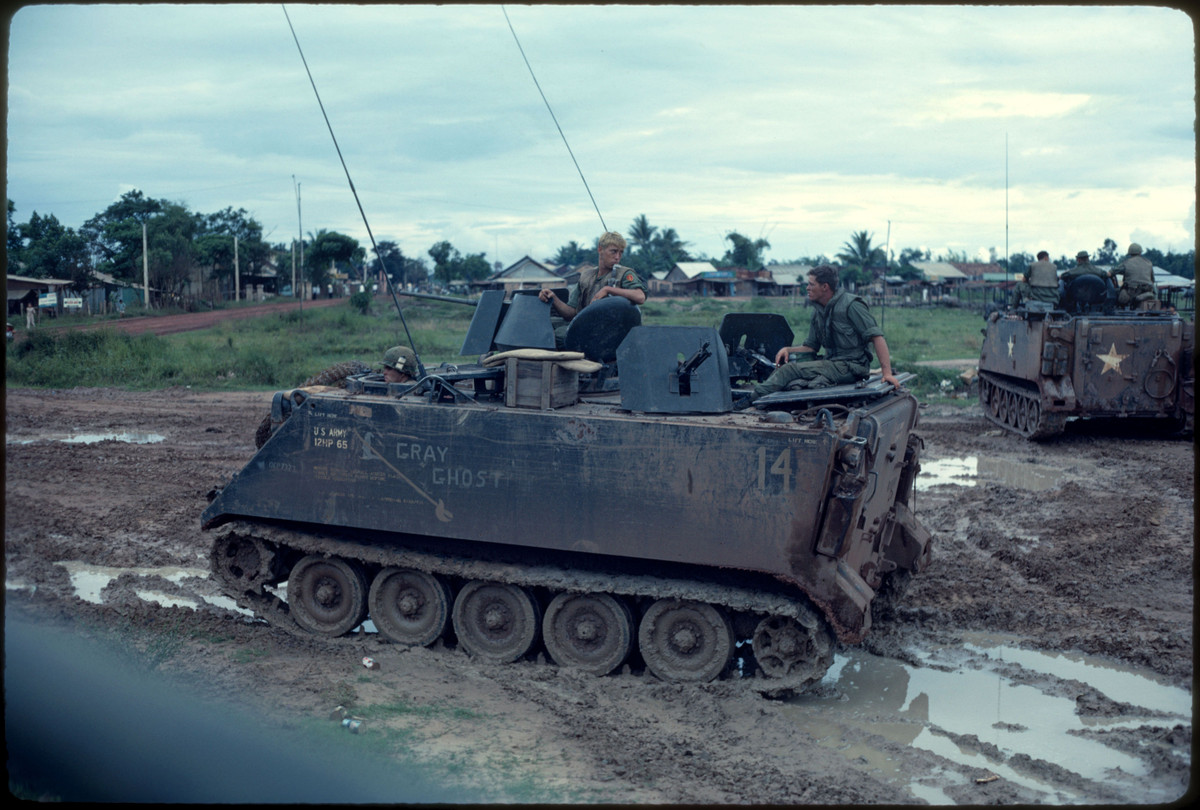 Cụ thể, việc các loại vũ khí chống tăng ngày càng rẻ tiền, hiệu quả khiến mọi đội quân "nhà nghèo" đều có thể đối đầu lại chiến thuật thiết xa vận của Mỹ. Nguồn ảnh: Flickr.