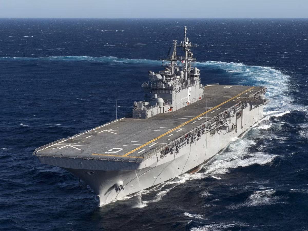 USS America là tàu chiến thứ tư của Hải quân Mỹ được đặt tên America, đây cũng là chiếc đầu tiên trong lớp tàu đổ bộ tấn công cùng tên, ra đời để thay thế cho các tàu đổ bộ lớp Tarawa trước đó. Nguồn ảnh: Defence-blog.