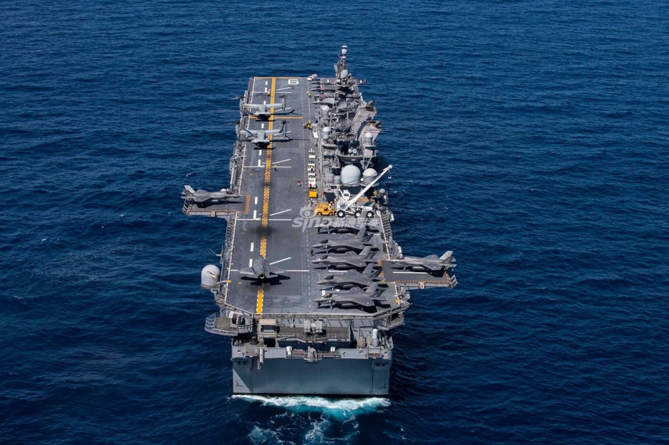 Tổng cộng trên tàu đổ bộ tấn công USS America có sàn cất - hạ cánh cho cùng lúc năm chiếc trực thăng cùng lúc. Nguồn ảnh: Sina.