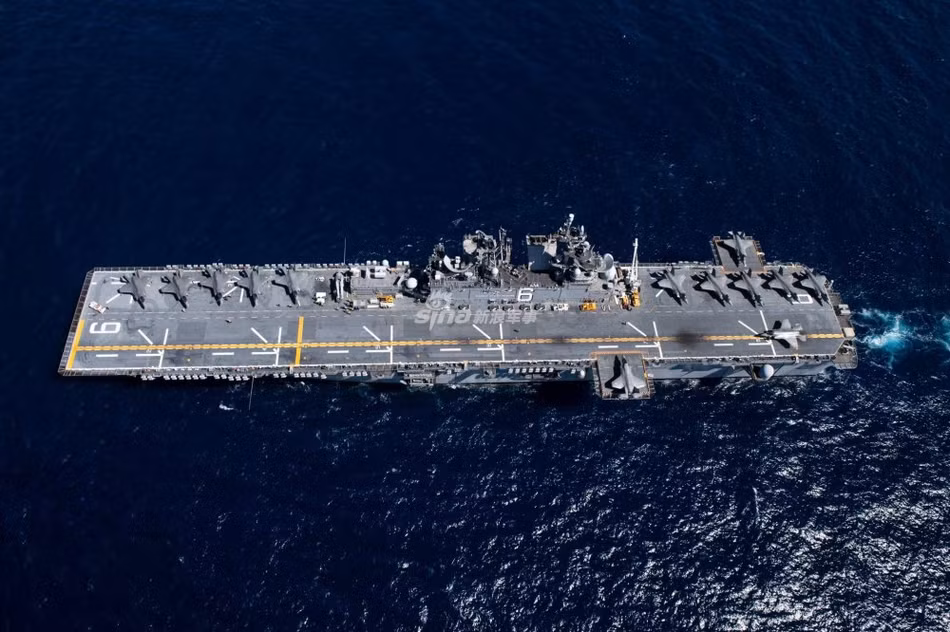 USS America là lớp tàu đổ bộ tấn công mới nhất của Mỹ hiện tại. Chiếc đầu tiên trong lớp này được nhập biên từ năm 2014 và cũng là chiếc duy nhất thuộc lớp America đang phục vụ Hải quân Mỹ. Nguồn ảnh: Sina.