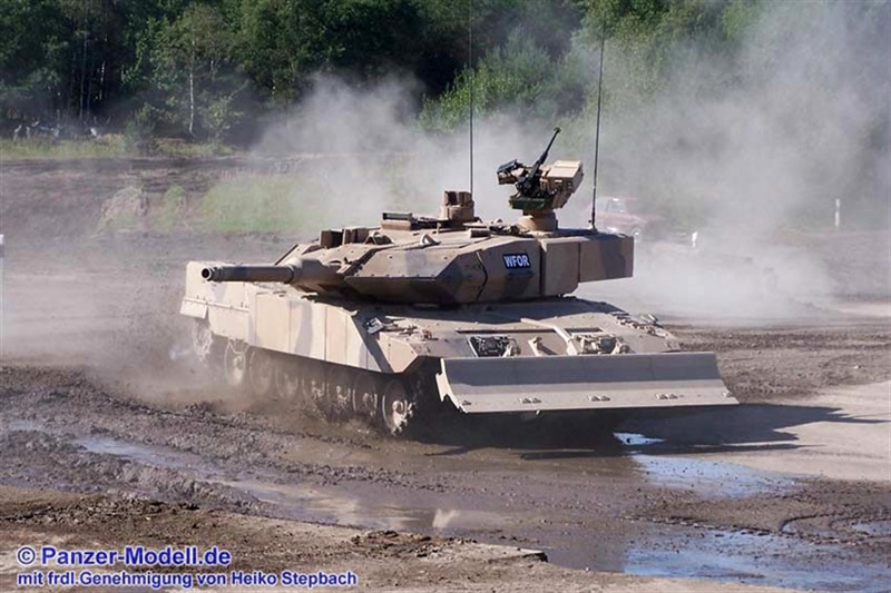 Khối lượng của Leopard 2A7+ lên tới 67,5 tấn, tức là nặng hơn chiếc xe tăng hiện đại nhất của Nga là T-90 tới hơn 20 tấn, vì vậy để đảm bảo khả năng cơ động, nhà sản xuất đã lắp cho "con quái vật thép" này động cơ diesel tăng áp MTU MB-837 Ka501 công suất 1.500 mã lực đảm bảo cho tốc độ tối đa của Leopard 2A7+ đạt 72 km/h và tầm hoạt động 450 km.