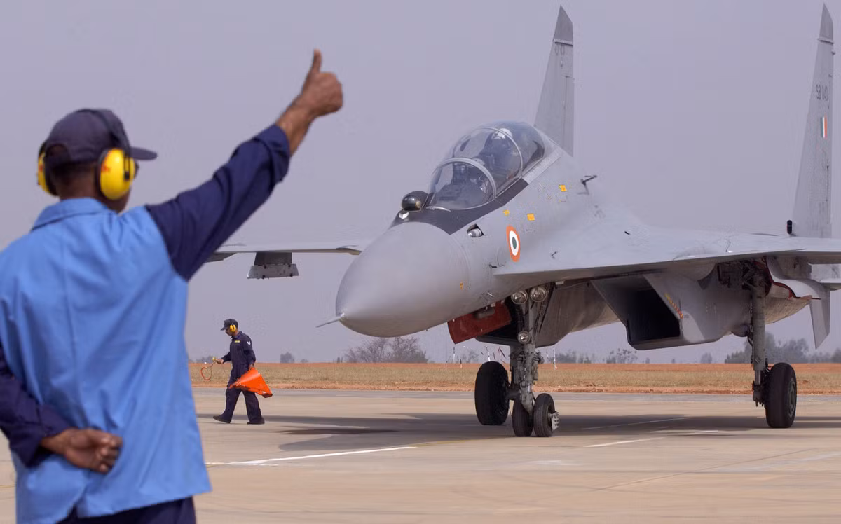 Về cơ bản, Su-30MK2 và Su-30MKI là hai phiên bản chiến đấu cơ không có nhiều khác biệt quá lớn. Tuy nhiên trong khi Su-30MK2 được Nga bán cho nhiều quốc gia trên thế giới thì phiên bản Su-30MKI chỉ được xuất khẩu cho Ấn Độ. Nguồn ảnh: QQ.