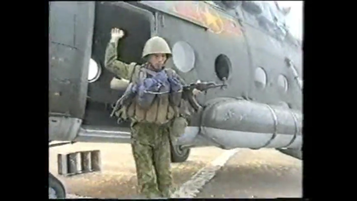 Thời điểm này, trang bị vũ khí chính của Hải quân đánh bộ Việt Nam vẫn là súng AK-47 và các dòng AK khác. Nguồn ảnh: QĐND.