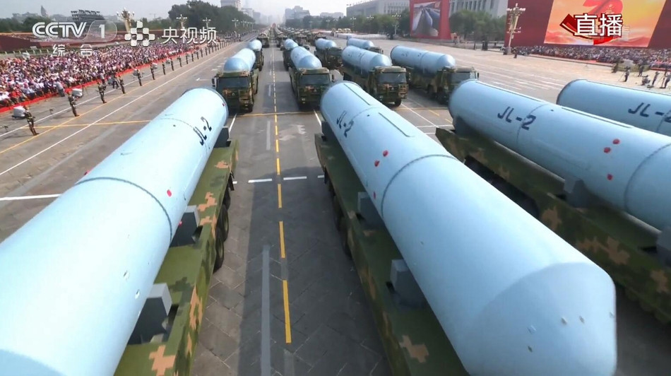 Trong quá khứ, Trung Quốc đã từng thử nghiệm tên lửa Cự Lãng - 2 lần đầu tiên hồi năm 2001. Khi tiến hành thử nghiệm này, các tên lửa JL-2 được phóng đi từ tàu ngầm Type 031. Nguồn ảnh: Bdk.