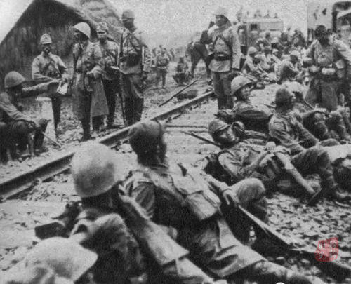 Đổi lại, phía Trung Quốc hoàn toàn không có khả năng sản xuất và chế tạo vũ khí hoá học nên hoàn toàn không thể đáp trả được những đòn tấn công của Nhật mà thay vào đó phải chịu thương vong cực lớn do lối đánh nướng quân theo kiểu biển người. Nguồn ảnh: QQ.