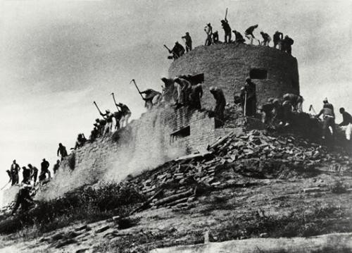 Ngoài ra phía Trung Quốc còn được sự yểm trợ của Không quân Liên Xô với quân số khoảng 200 máy bay các loại và huy động được lực lượng tàu chiến khoảng 30 chiếc. Nguồn ảnh: QQ.