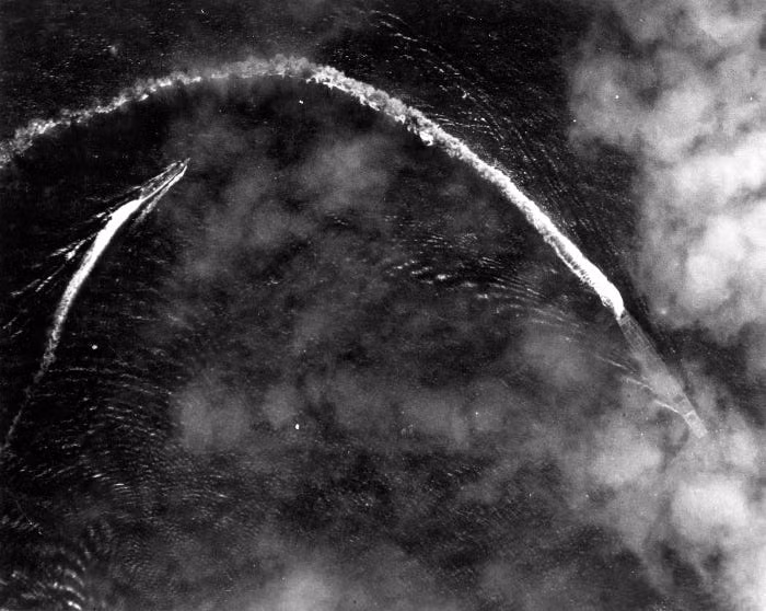 Trong trận Hải chiến Midway - trận hải chiến lớn nhất lịch sử hải quân nhân loại - tàu sân bay Akagi cùng một loạt các tàu sân bay khác của Hải quân Nhật đã bị đánh chìm. Nguồn ảnh: Common.