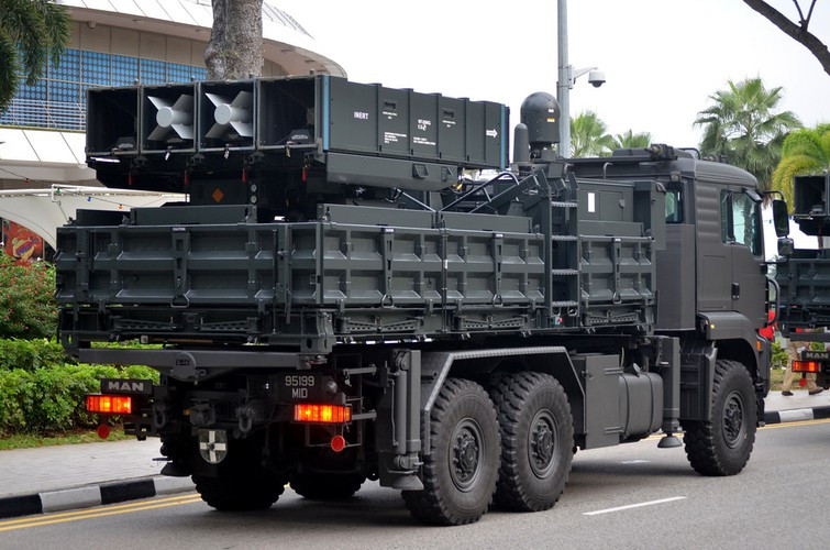 Các tổ hợp này được đặt trên xe tải RMMV HX - loại xe tải hạng nặng do hãng MAN của Đức thiết kế và sản xuất, có khả năng vượt địa hình cực tốt, rất phù hợp với địa hình bị chia cắt mạnh của Việt Nam. Nguồn ảnh: Flickr.