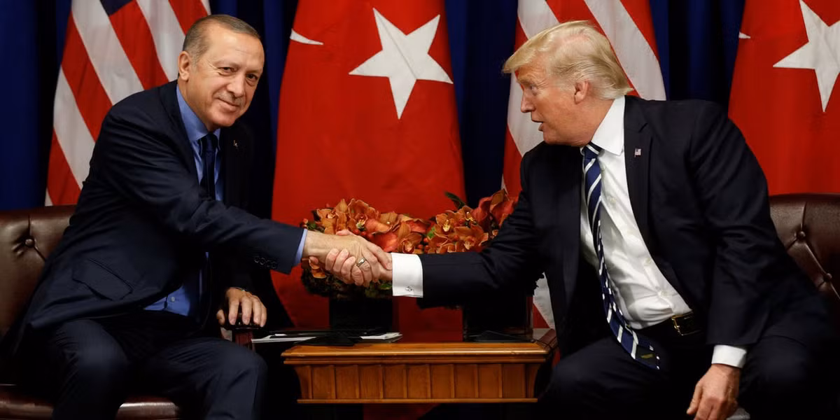 Người Mỹ đã rút đi và bỏ rơi người Kurd ở Syria, mặt dù bỏ rơi đồng đội, Mỹ vẫn không muốn lực lượng người Kurd bị xoá sổ nhất là trong khi Thổ Nhĩ Kỳ đang chứng tỏ quan điểm quyết tâm "quét sạch" người Kurd ra khỏi khu vực này. Nguồn ảnh: BI.