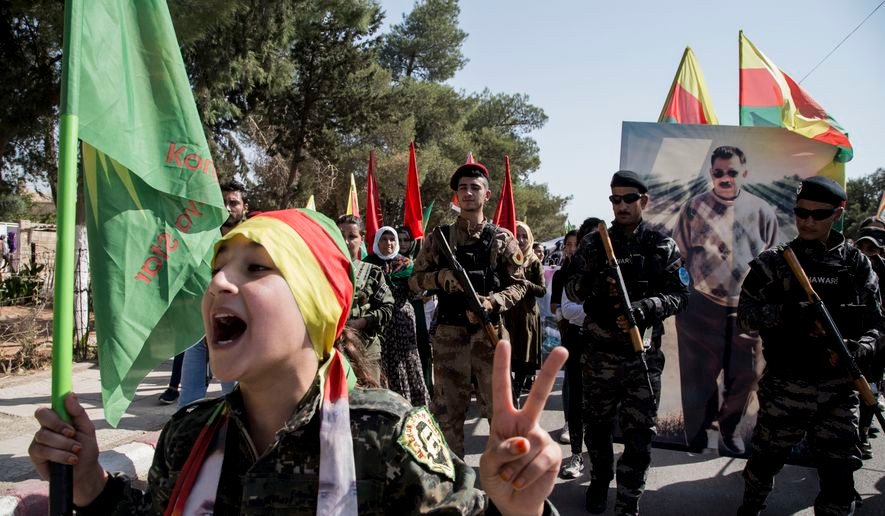 Tổng thống Donald Trump bắt đầu rút quân ra khỏi Syria bắt đầu từ cuối năm 2018 vừa rồi. Đây là lời hứa hẹn của ông Trump khi bắt đầu tranh cử nhưng nhận được nhiều phản đối của dư luận vì rất có thể sẽ khiến tình hình Syria trở nên tệ hại hơn. Nguồn ảnh: BI.