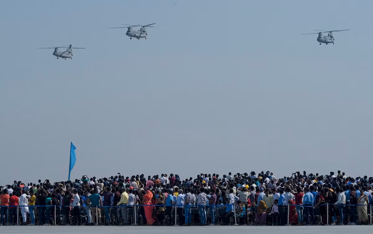 Trực thăng vận tải CH-47 cũng là loại trực thăng vận tải hiện đại bậc nhất của Ấn Độ hiện tại với khả năng bay tới những khu vực núi cao nơi tiếp giáp với biên giới Trung Quốc. Nguồn ảnh: Livejounal.