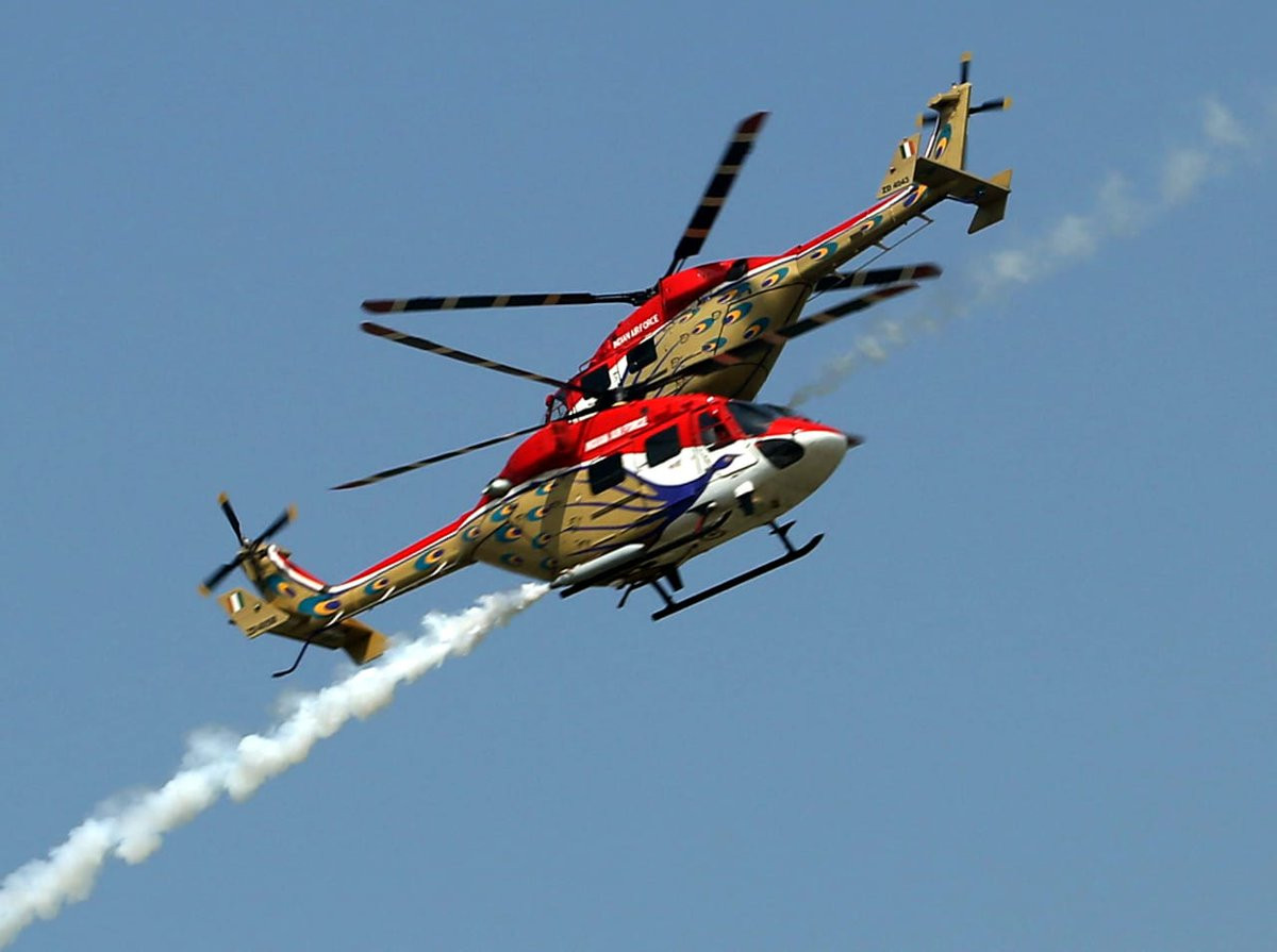 Màn trình diễn có sự góp mặt của nhiều loại máy bay, trực thăng trong những pha biểu diễn cực kỳ mãn nhãn. Nguồn ảnh: Livejounal.