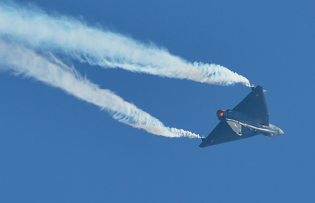 Chiến đấu cơ HAL Tejas do Không quân Ấn Độ tự thiết kế và sản xuất cũng được tung cánh trong màn trình diễn này. Nguồn ảnh: Livejounal.