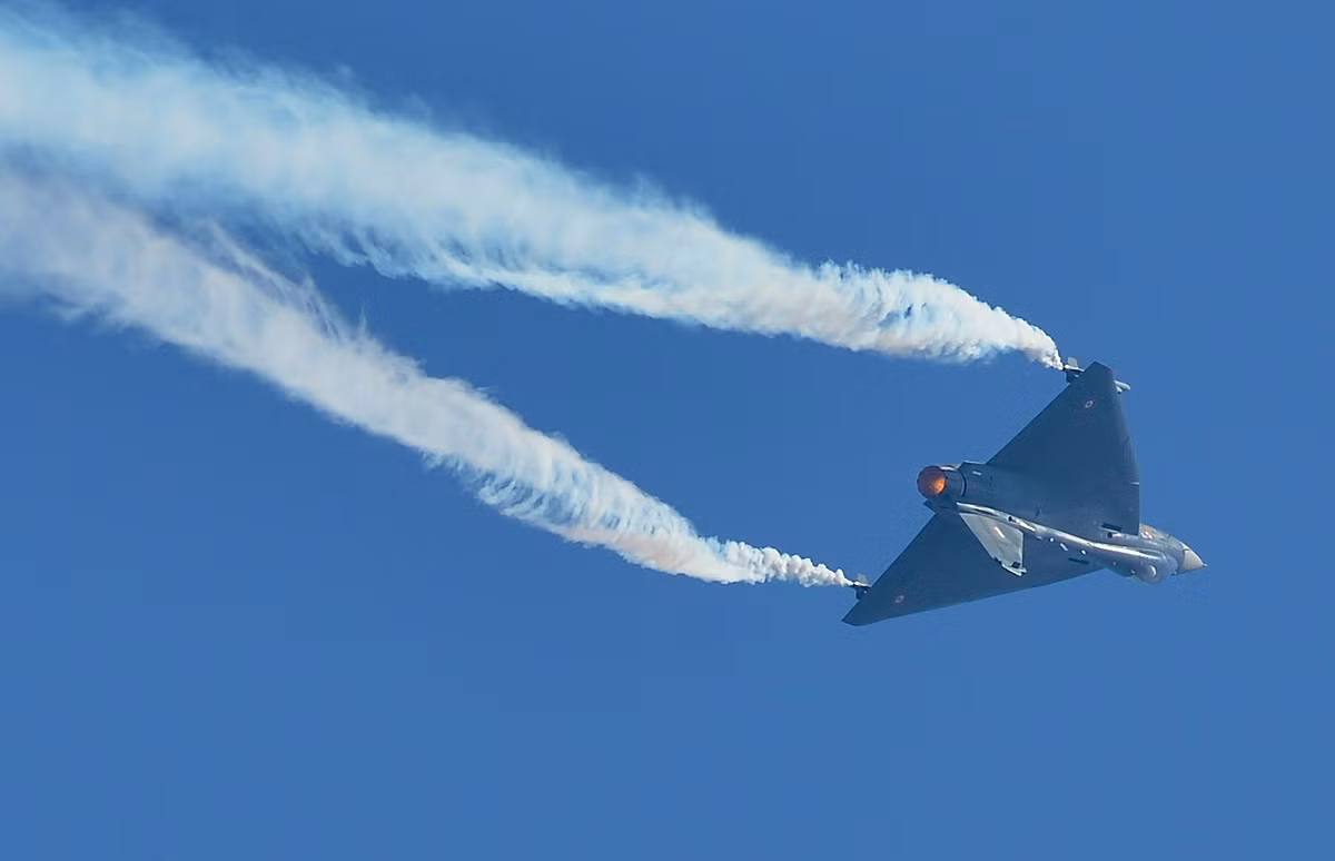 Chiến đấu cơ HAL Tejas do Không quân Ấn Độ tự thiết kế và sản xuất cũng được tung cánh trong màn trình diễn này. Nguồn ảnh: Livejounal.