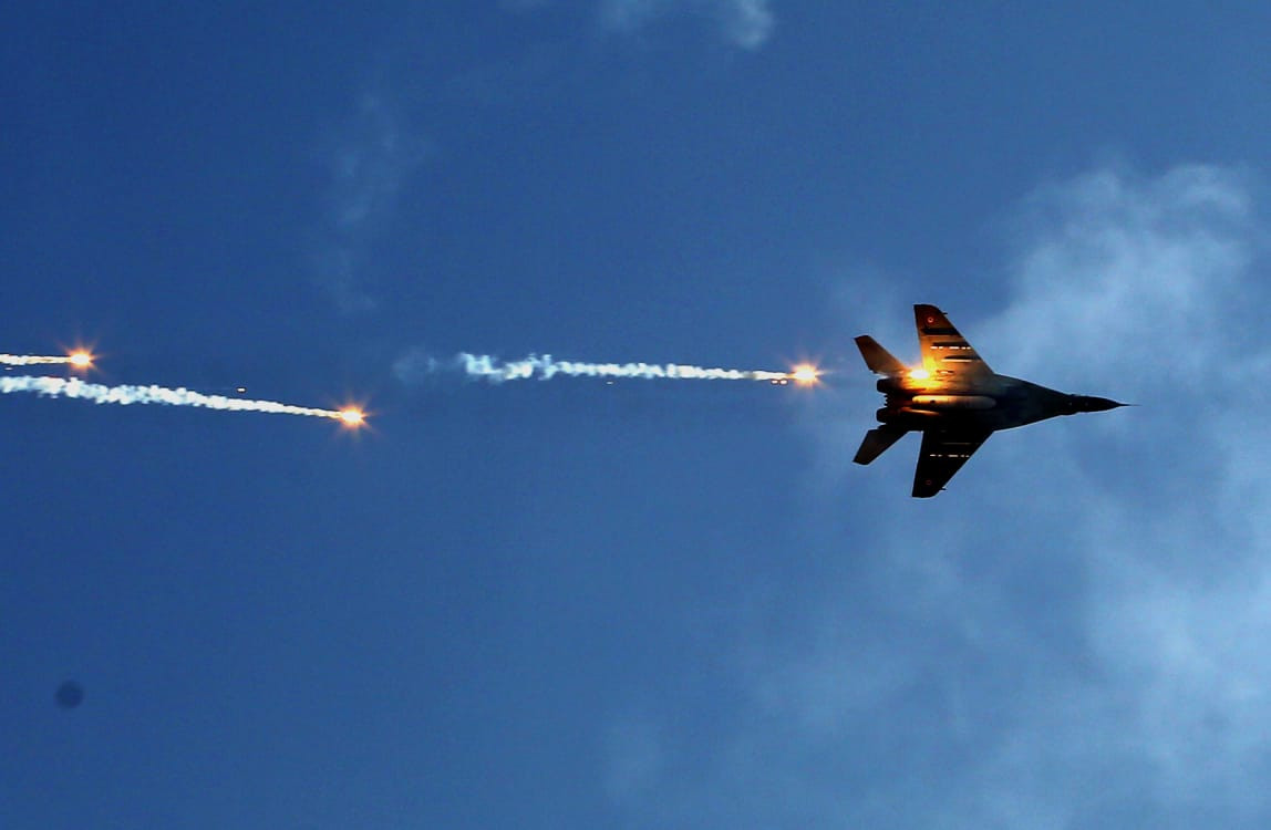 Thậm chí chiến đấu cơ MiG-29 cũng xuất hiện trong buổi trình diễn này. Hiện tại trong biên chế của Không quân Ấn Độ đang sử dụng MiG-29UPG với số lượng 66 chiếc. Nguồn ảnh: Livejounal.