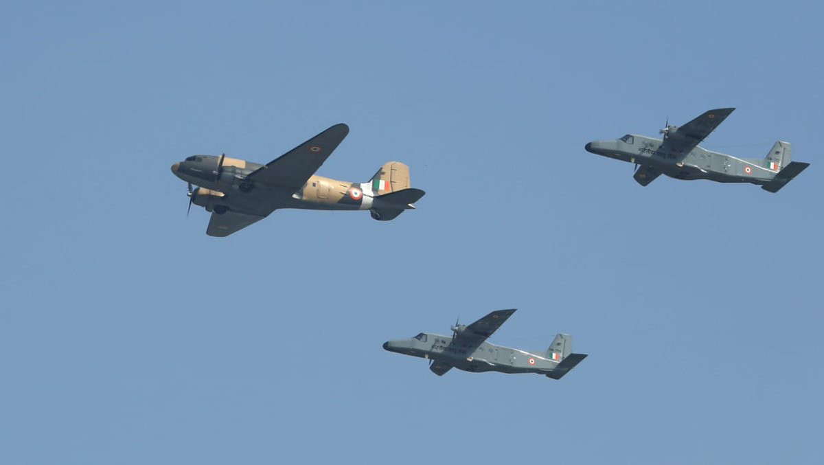 Không thể thiếu trong số đó là loại vận tải cơ đa năng Dakota C-47 hay còn từng nổi tiêng với tên gọi "máy bay bà già" từng được Pháp dùng ở Điện Biên Phủ, Việt Nam. Nguồn ảnh: Livejounal.