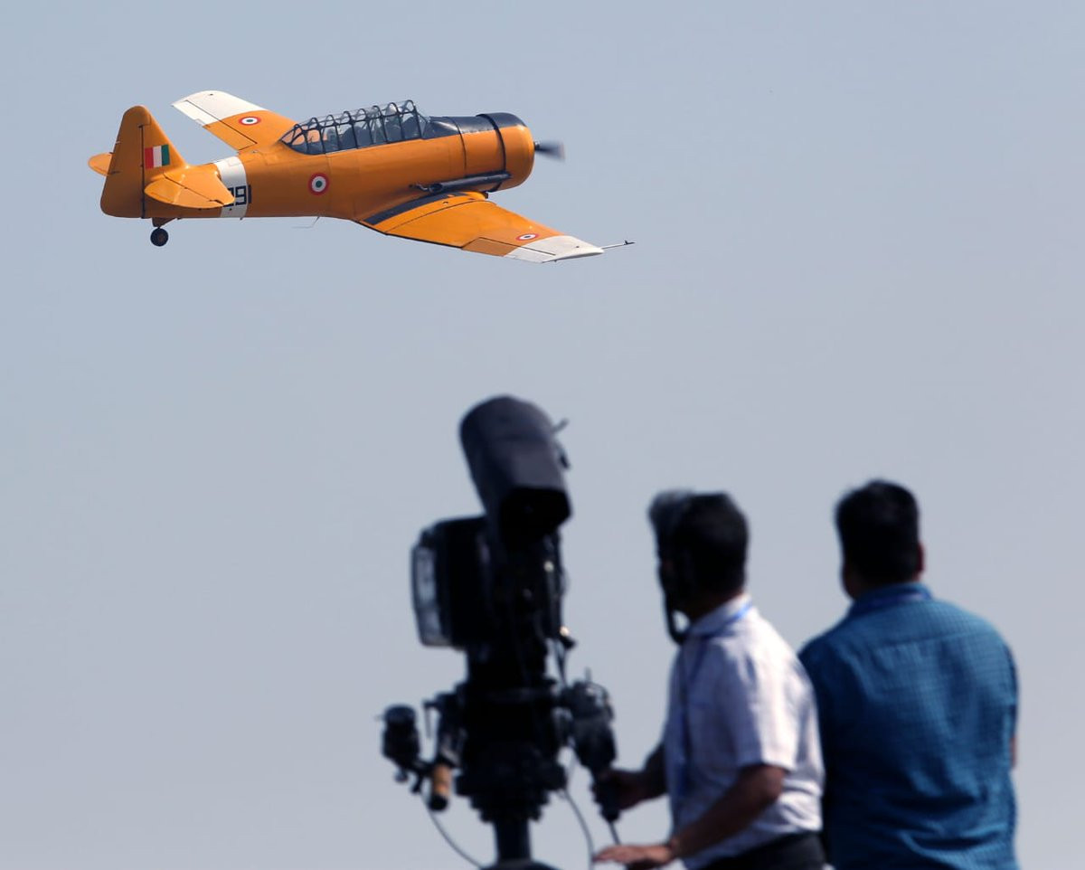 Ngoài ra, trong cuộc diễu binh Ấn Độ còn mang ra một vài loại máy bay có động cơ cánh quạt để bay trình diễn. Nguồn ảnh: Livejounal.