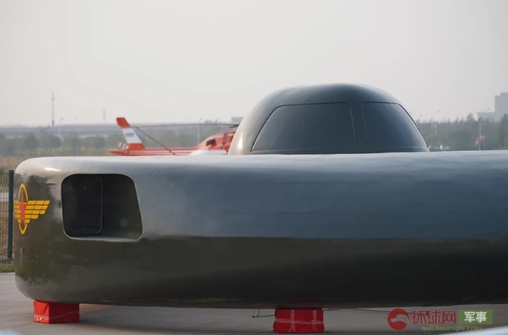 Thậm chí truyền thông Trung Quốc cũng bất ngờ về phương tiện bay "tròn như cái đĩa" này và gọi đây là "vật thể bay không xác định" hay UFO. Nguồn ảnh: QQ.