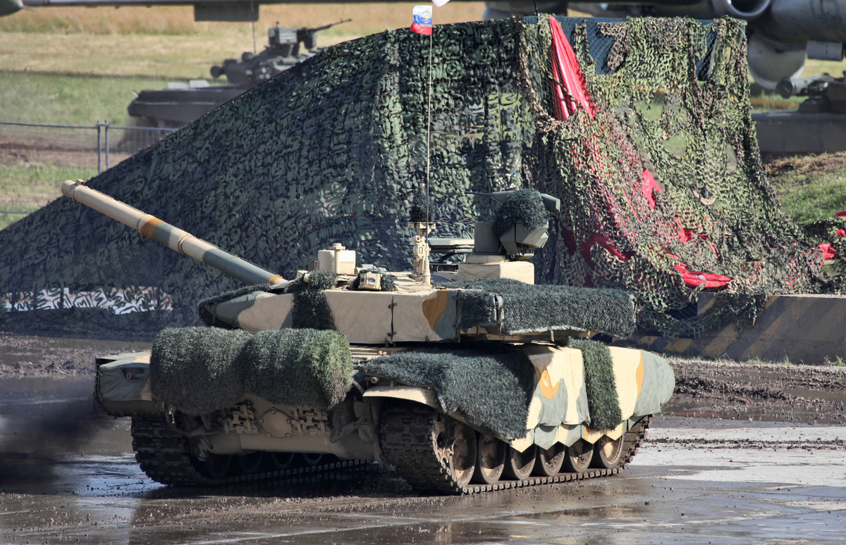 Ngoài ra, xe tăng chủ lực T-90M còn có hệ thống thông gió cùng với điều hòa không khí hai chiều kiểu mới, cho phép binh lính tác chiến trong mọi điều kiện thời tiết một cách thoải mái nhất. Nguồn ảnh: Rumil.