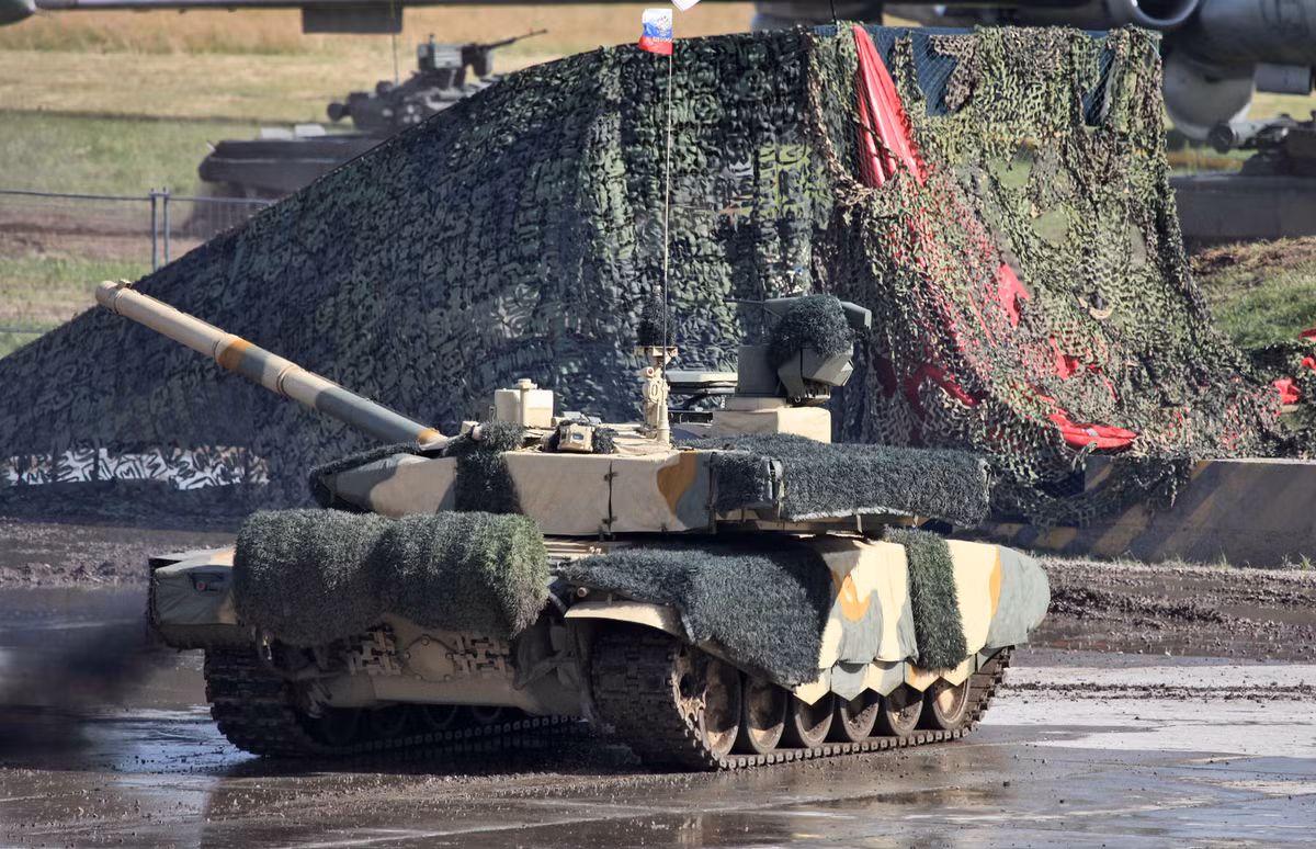 Ngoài ra, xe tăng chủ lực T-90M còn có hệ thống thông gió cùng với điều hòa không khí hai chiều kiểu mới, cho phép binh lính tác chiến trong mọi điều kiện thời tiết một cách thoải mái nhất. Nguồn ảnh: Rumil.