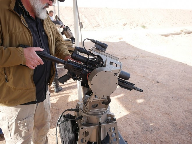 Theo lý giải của những nhà lập pháp Mỹ, khẩu AR-15 được cho là có tốc độ bắn cực nhanh, cỡ đạn có độ sát thương cao và độ chính xác quá lớn, thường được sử dụng trong các vụ tấn công, xả súng hoặc giết người hàng loạt. Nguồn ảnh: BI.