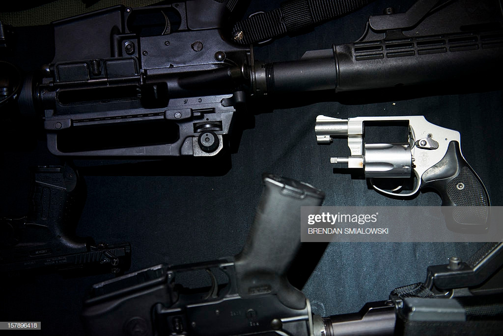 Sau hơn nửa thế kỷ phát triển, AR-15 đã trở nên rất phổ biến trên khắp thế giới, đặc biệt là ở Mỹ. Bản thân người dân Mỹ cũng thích sở hữu khẩu súng này trong nhà vì nó là hàng nội địa, có giá khá rẻ và dễ sử dụng. Nguồn ảnh: BI.