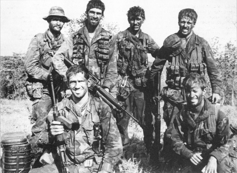 Lý thuyết nghe có vẻ rất... xuôi tai nhưng trên thực tế các toán đặc nhiệm này thường rất khó luồn sâu, tiếp cận được vào các vị trí của quân giải phóng trong rừng Trường Sơn. Nguồn ảnh: Pinterest.