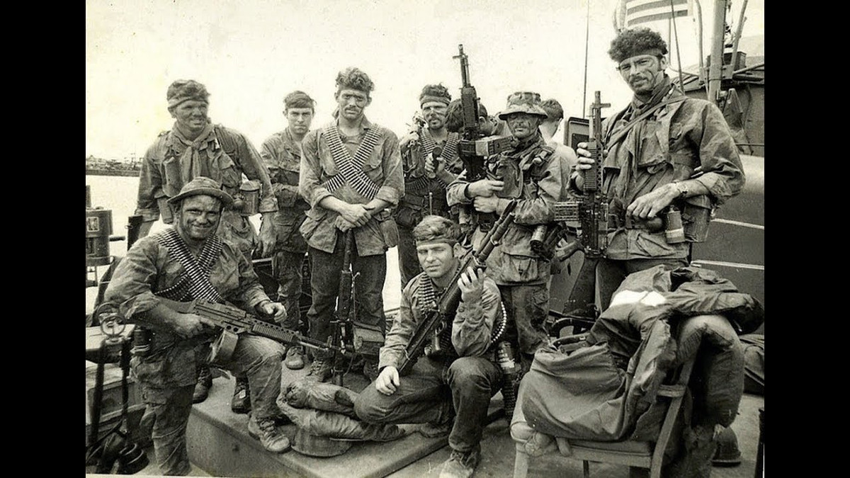 Các toán đặc nhiệm được Mỹ huấn luyện kỹ càng, sử dụng người bản địa chỉ đường có nhiệm vụ tìm và chỉ điểm vị trí đóng quân của quân giải phóng cũng như các tuyến đường Trường Sơn vận tải của quân đội ta. Nguồn ảnh: Pinterest.