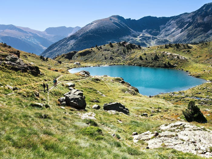 Andorra - một quốc gia nhỏ bé nằm kẹp giữa Pháp và Tây Ban Nha có dân số chỉ khoảng 85.000 người và hoàn toàn không có quân đội mặc dù cũng có lực lượng cảnh sát riêng. Quốc gia này hoàn toàn dựa dẫm vào hai "ông lớn" hàng xóm vể mặt quốc phòng. Nguồn ảnh: BI.