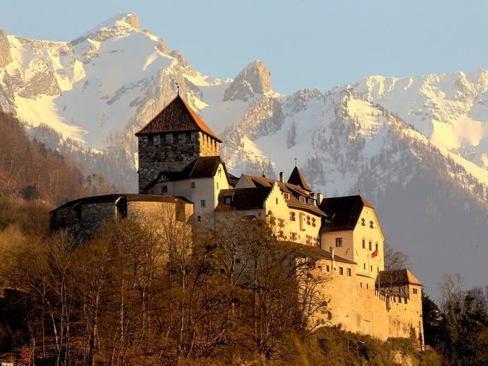 Liechtenstein - một trong những quốc gia có diện tích nhỏ nhất thế giới cũng không hề có quân đội riêng mà phải "dựa dẫm" vào sự bảo vệ của hai nước láng giềng là Áo và Thuỵ Sĩ. Nguồn ảnh: BI.