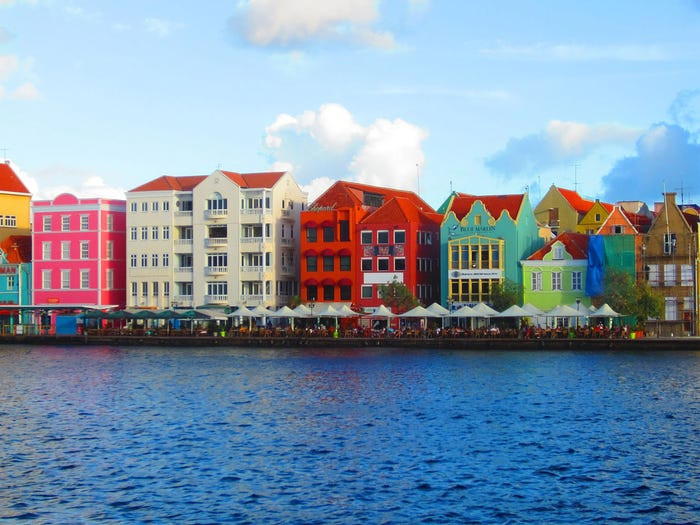 Curacao, quốc gia nhỏ bé nằm ở biển Caribbean cũng không sở hữu quân đội. Trách nhiệm bảo vệ quốc gia này thuộc về... quân đội Hà Lan - quốc gia nằm cách Curacao gần nửa vòng Trái Đất. Nguồn ảnh: BI.
