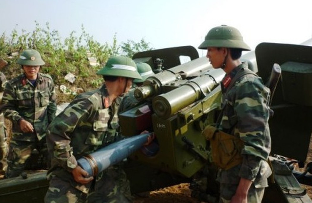 Khẩu pháo này khi bắn hết tầm có tầm bắn lên tới 28 km - tuy tầm bắn không bằng pháo tự hành Vua Chiến Trường M107 của Mỹ nhưng bù lại M-46 lại có khả năng nguỵ trang tốt hơn, phản pháo nhanh hơn và tốc độ bắn vượt trội. Nguồn ảnh: TL.