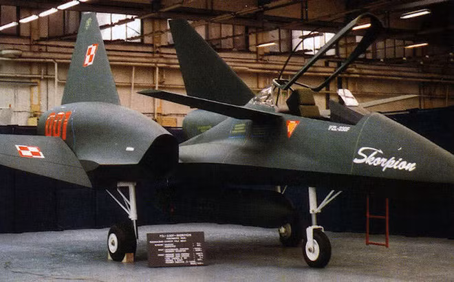 Thiết kees của PZL-230 Skopion không những cực kỳ hiện đại mà còn phải đảm bảo chi phí sản xuất hàng loạt với số lượng ít là thấp nhất do Ba Lan không thể "vượt mặt" anh cả Liên Xô xuất khẩu loại cường kích cơ này ra nước ngoài. Nguồn ảnh: Pinterest.