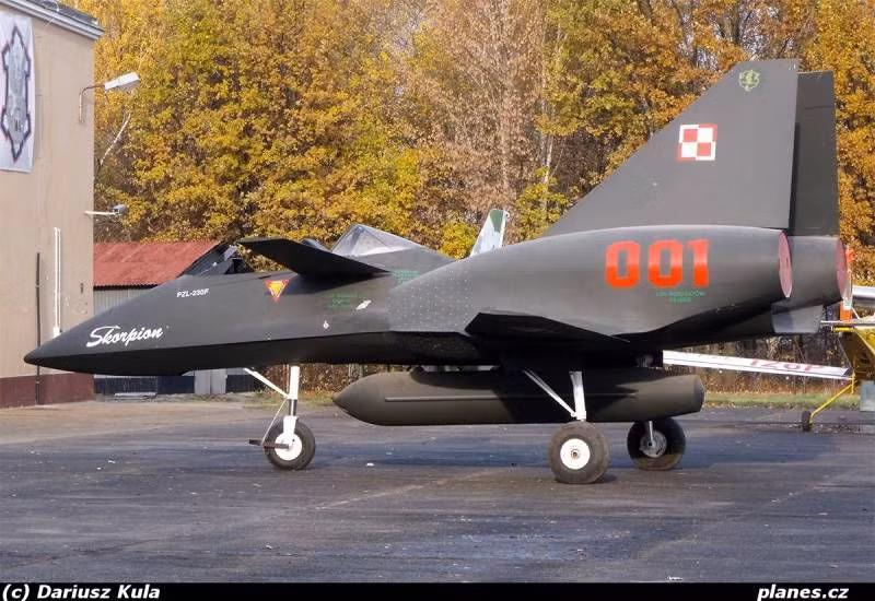 PZL-230 Skopion nguyên mẫu có hai động cơ phản lực và vào thời điểm đó, loại động cơ Pratt &amp; Whitney do Canada thiết kế đã được Ba Lan lựa chọn. Nguồn ảnh: Pinterest.
