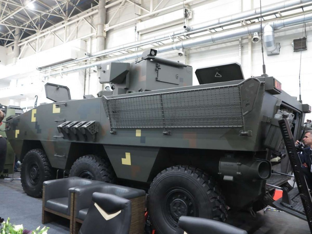 Thậm chí ngay cả ở phiên bản gốc, Otaman-3 cũng được trang bị sẵn hai giá để đổ ở hai bên thân xe. Nguồn ảnh: Livejournal.