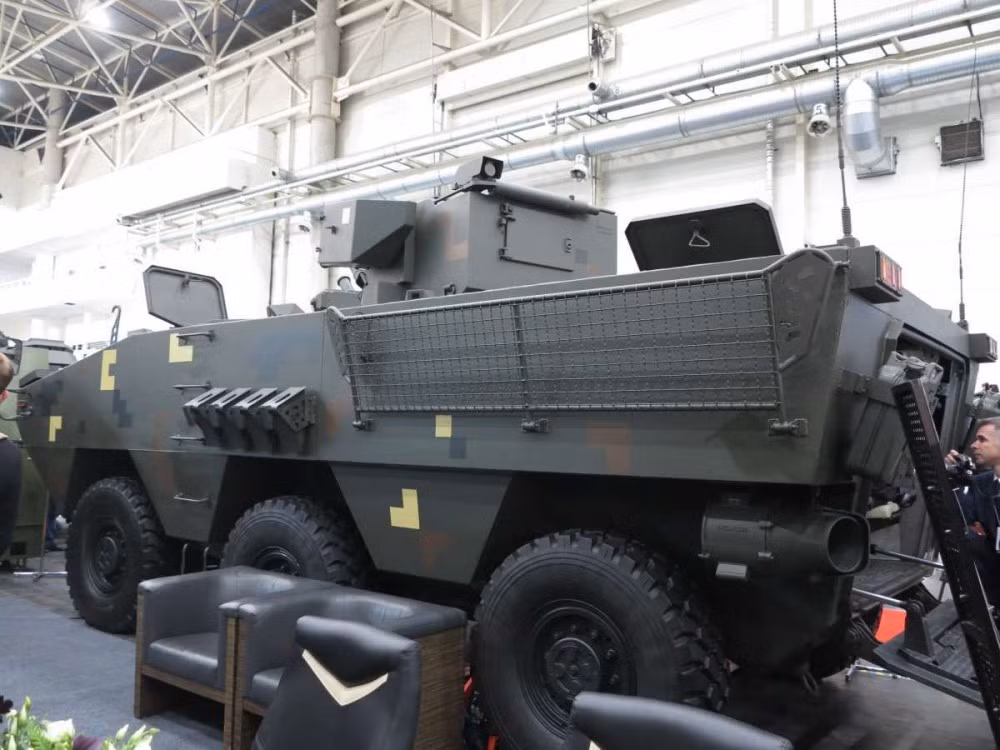 Thậm chí ngay cả ở phiên bản gốc, Otaman-3 cũng được trang bị sẵn hai giá để đổ ở hai bên thân xe. Nguồn ảnh: Livejournal.