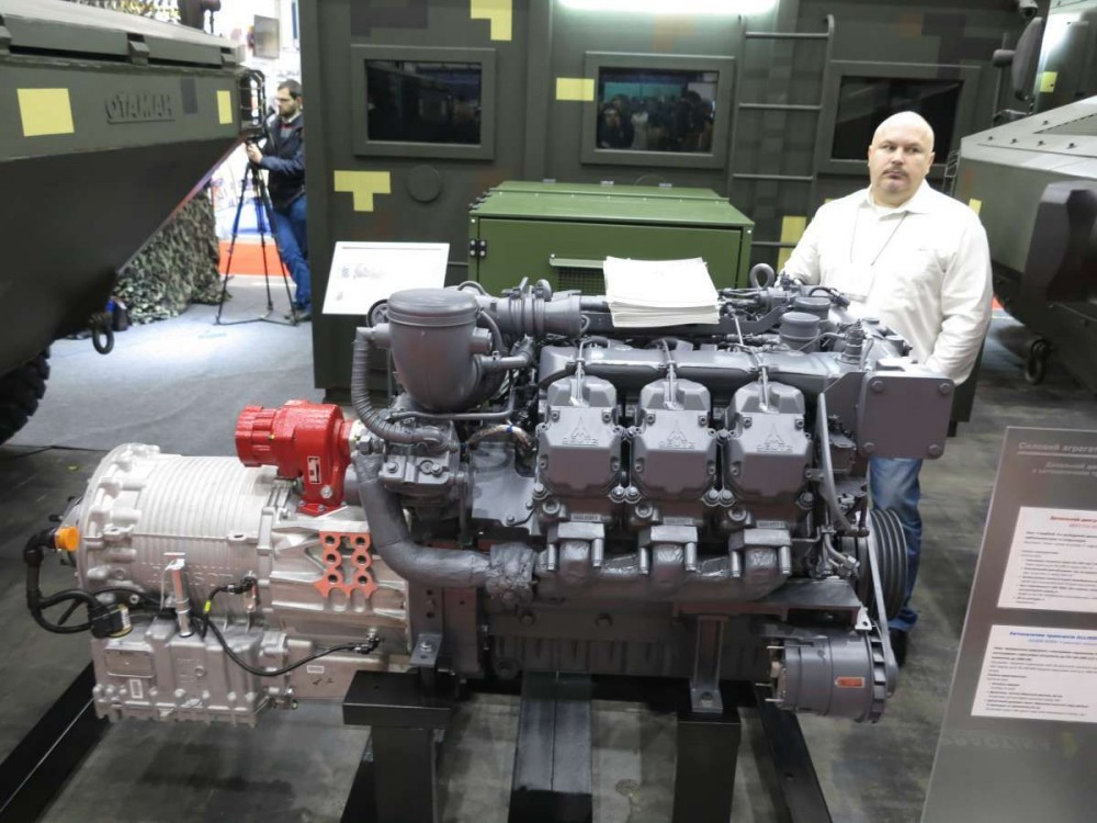 Trái tim của Otaman-3 là khối động cơ 6 xi-lanh 11,9 lít có công suất 5500 mã lực kèm theo đó là hộp số chuyển động tự động 6 cấp, hứa hẹn cho phép Otaman-3 di chuyển được với tốc độ tối đa lên tới 90 km/h. Nguồn ảnh: Livejournal.