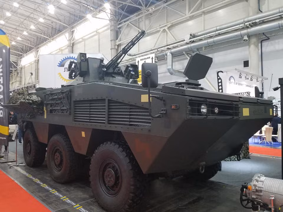 Loại xe thiết giáp chở quân đời mới vừa được Ukraine quảng cáo có tên Otaman-3 và được cho là loại thiết giáp có sức mạnh tương đương xe chở quân BTR-4 hiện tại. Nguồn ảnh: Livejournal.