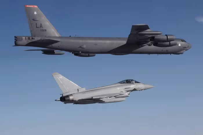 Trong bài huấn luyện này, Không quân Hoàng gia Anh sẽ giả định máy bay B-52 của Mỹ là phương tiện bay không xác định, "đi lạc" vào vùng Biển Bắc và sẽ thực hiện bay ra tiếp cận. Nguồn ảnh: BI.