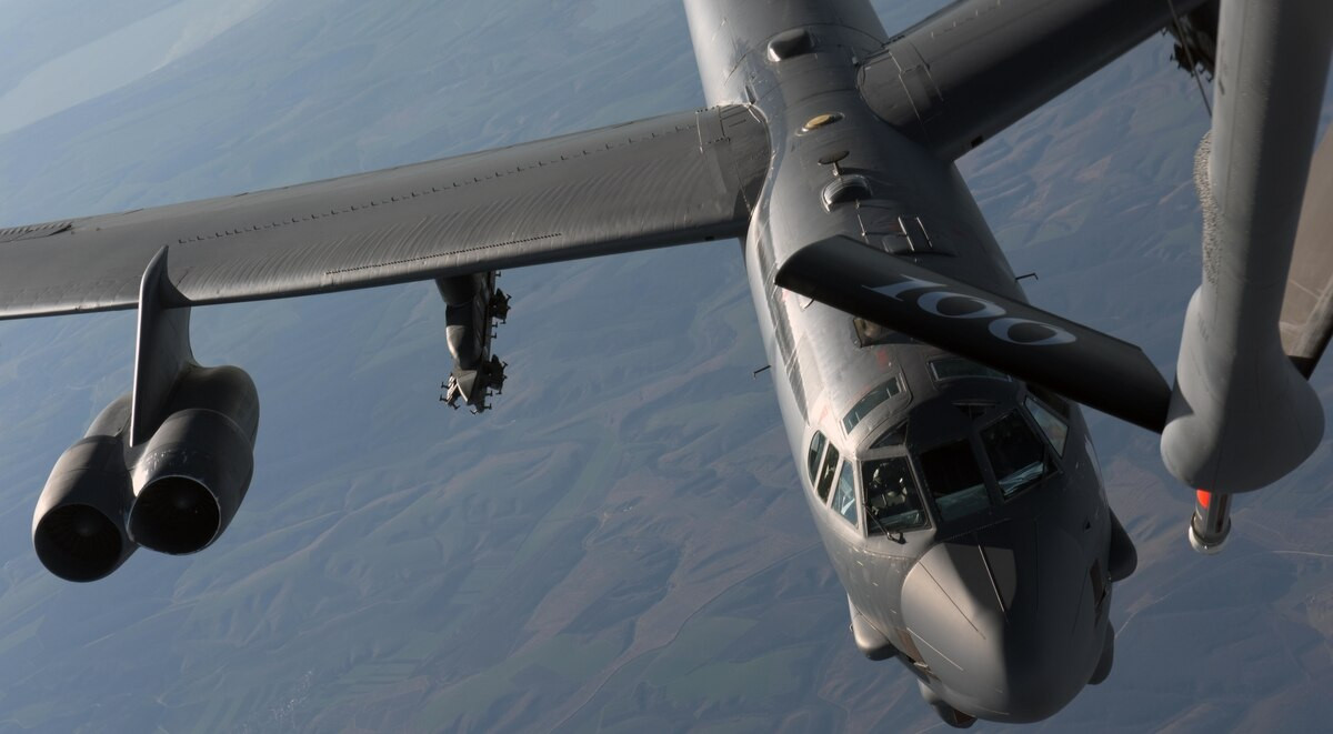 Trước đó trong quá khứ, Không quân Mỹ cũng từng triển khai một loạt máy bay ném bom B-52 tới Anh hồi tháng tư - phi vụ điều động máy bay lớn nhất kể từ thời chiến tranh Iraq. Nguồn ảnh: USAF.