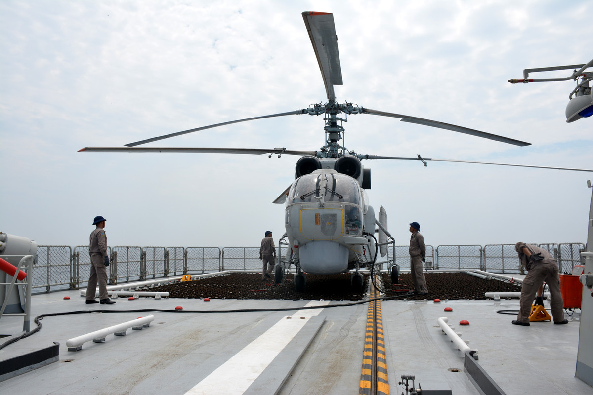 Trực thăng có thiết kế đồng trục tiên tiến, giúp giảm chiều dài tổng thể, rất thích hợp với việc hoạt động trên tàu cỡ nhỏ nhưng vẫn không ảnh hưởng tới khả năng bay. Nguồn ảnh: QĐND.