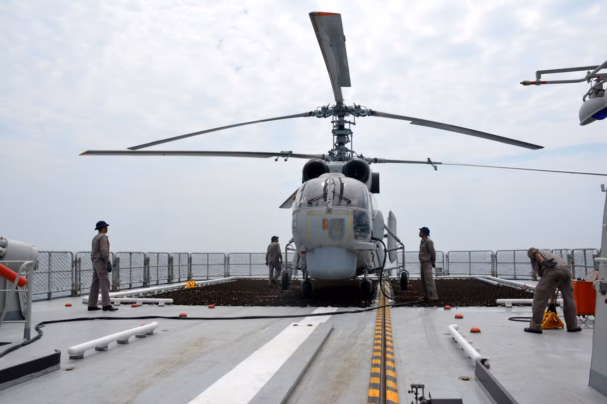 Trực thăng có thiết kế đồng trục tiên tiến, giúp giảm chiều dài tổng thể, rất thích hợp với việc hoạt động trên tàu cỡ nhỏ nhưng vẫn không ảnh hưởng tới khả năng bay. Nguồn ảnh: QĐND.