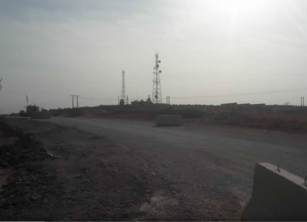 Hiện vẫn chưa rõ vị trí chính xác của căn cứ quân sự này, tuy nhiên các phóng viên của Anna khẳng định căn cứ này cách thị trấn Manbij chỉ 7km. Nguồn ảnh: Annanews.