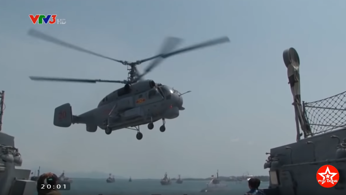 Được ra đời từ năm 1973, trực thăng Kamov Ka-27 là loại trực thăng đồng trục thành công bậc nhất của Liên Xô từ trước tới nay. Loại trực thăng này đã được phát triển ra nhiều phiên bản, phục vụ cho nhiều mục đích sử dụng khác nhau. Nguồn ảnh: VTV.