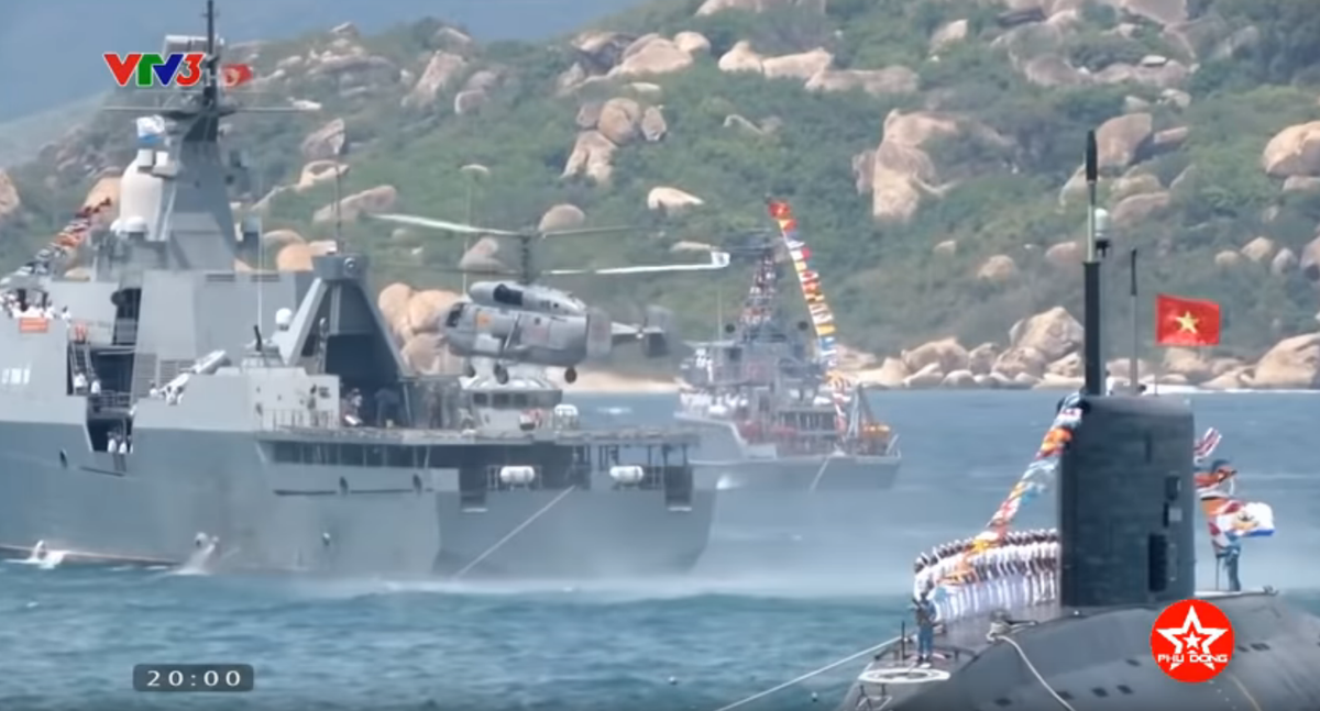 Loại trực thăng hai tầng cánh độc đáo hiện đang phục vụ trong lực lượng Không quân Hải quân Việt Nam là trực thăng Kamov Ka-28 - phiên bản xuất khẩu của trực thăng Ka-27 do Liên Xô sản xuất. Nguồn ảnh: VTV.