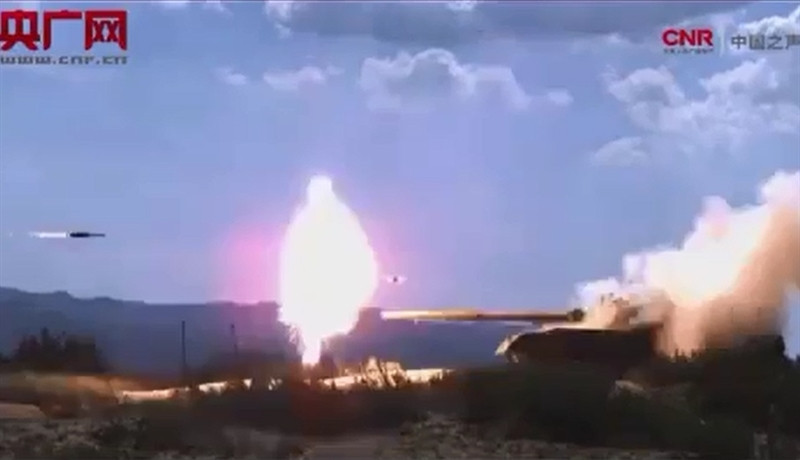 Căn cứ vào bức ảnh được công khai, mỗi xe tăng sẽ được trang bị tới 4 bộ cảm biến với 3 đạn đánh chặn trên 1 cảm biến. Đi kèm với 4 bộ cảm biến này là 1 màn hình điều khiển ở vị trí trưởng xe.