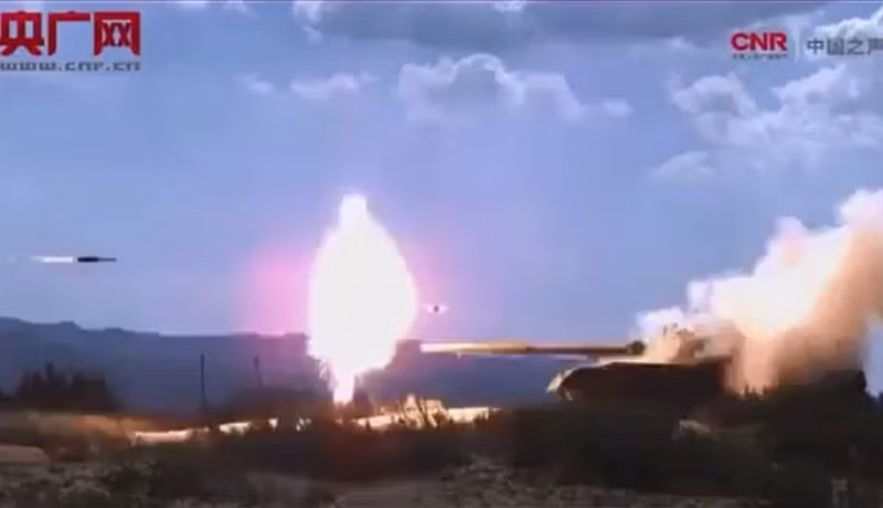 Căn cứ vào bức ảnh được công khai, mỗi xe tăng sẽ được trang bị tới 4 bộ cảm biến với 3 đạn đánh chặn trên 1 cảm biến. Đi kèm với 4 bộ cảm biến này là 1 màn hình điều khiển ở vị trí trưởng xe.