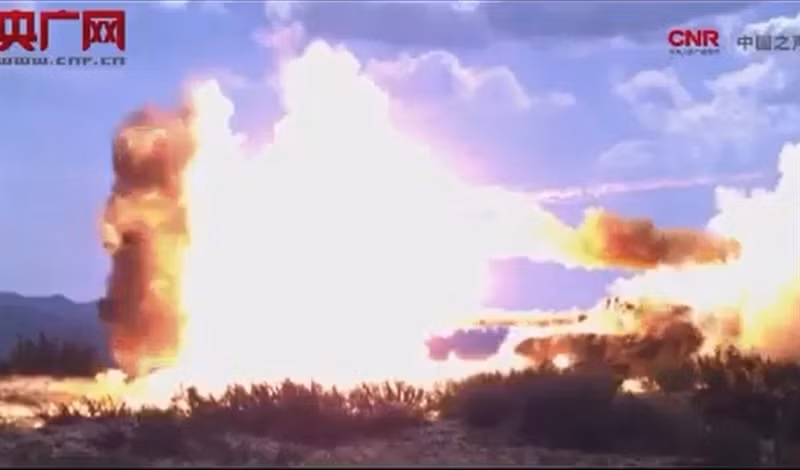 Nhưng do phải phóng đồng thời 2 đạn để đánh chặn một tên lửa đang lao đến sẽ khiến xe tăng được trang bị không thể chống lại cuộc tấn công đồng loạt.