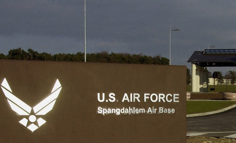 Vụ tai nạn máy bay F-16 dù không dẫn đến thiệt hại về người nhưng lại khiến dư luận chú ý tới sự tồn tại của căn cứ không quân Spangdahlem - một căn cứ quy mô lớn của Mỹ giữa lòng nước Đức nhưng lại ít được biết tới. Nguồn ảnh: Militarynews.
